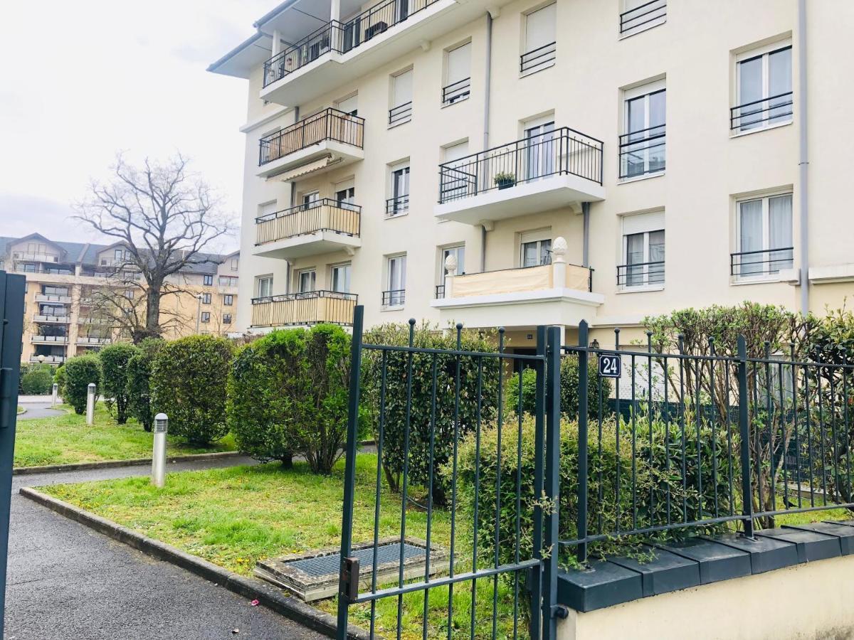 Beautiful Apartment Near Geneva Saint-Julien-en-Genevois Eksteriør billede